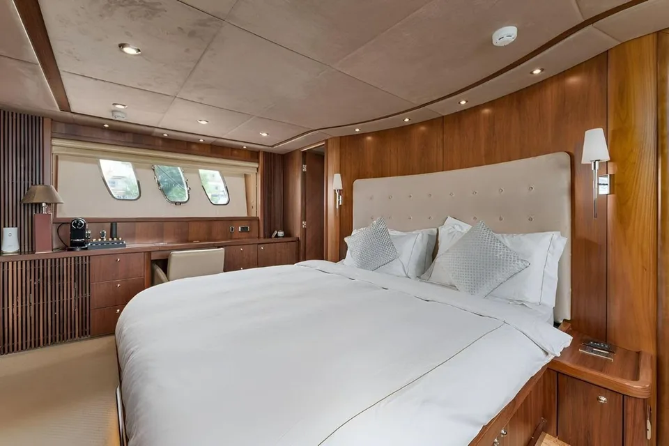 Sunseeker Predator 82