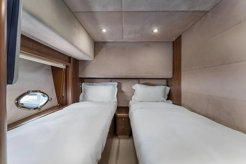 Sunseeker Predator 82
