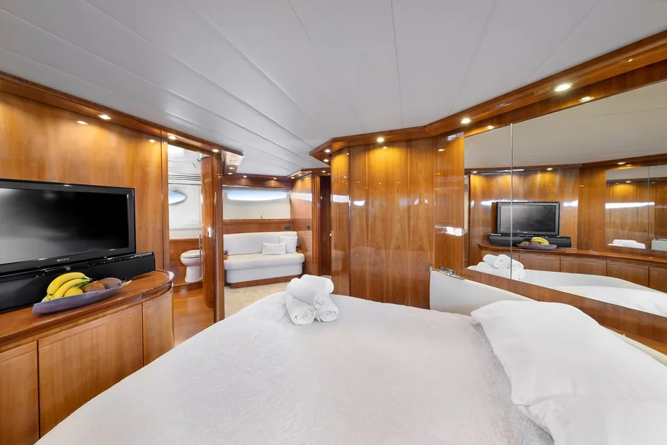 Pershing 88