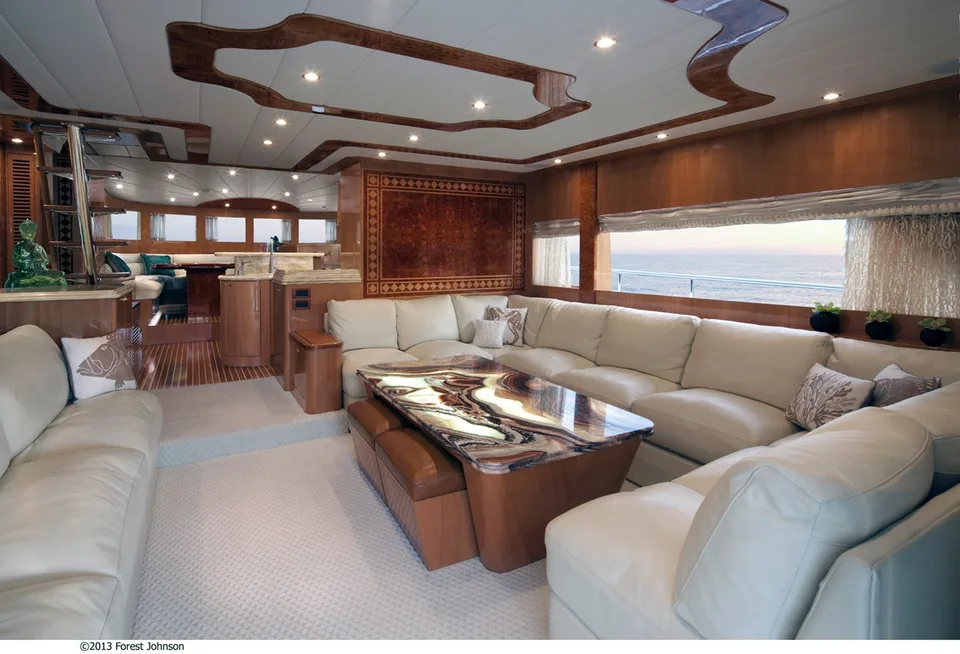 Johnson FLYBRIDGE w/FISHING COCKPIT
