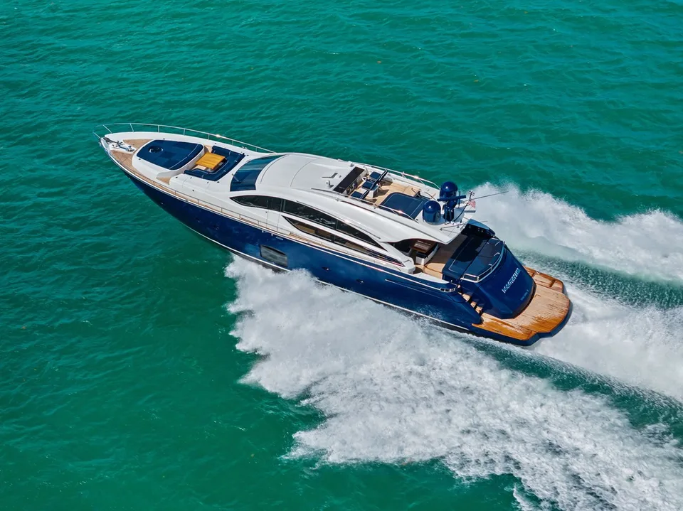 Pershing 82