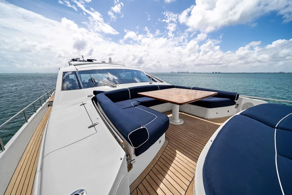Pershing 82