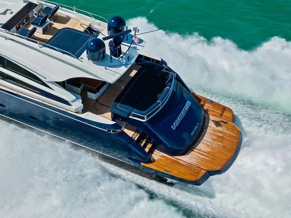Pershing 82