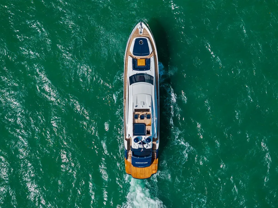 Pershing 82