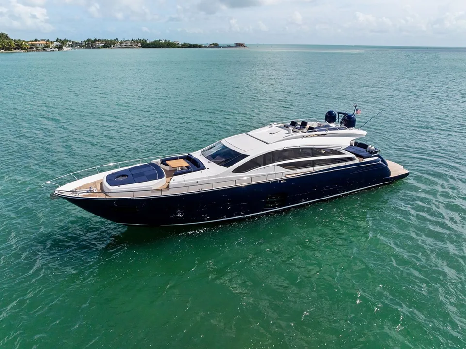 Pershing 82