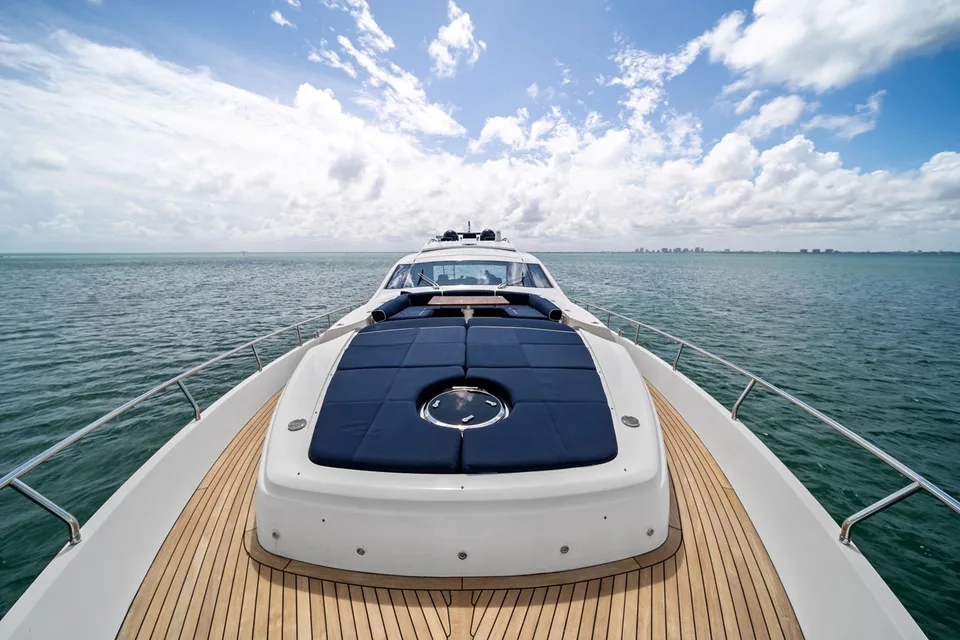 Pershing 82