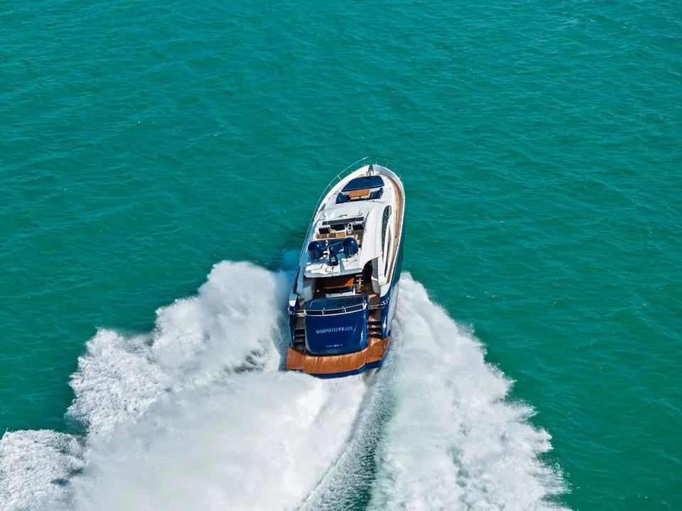 Pershing 82