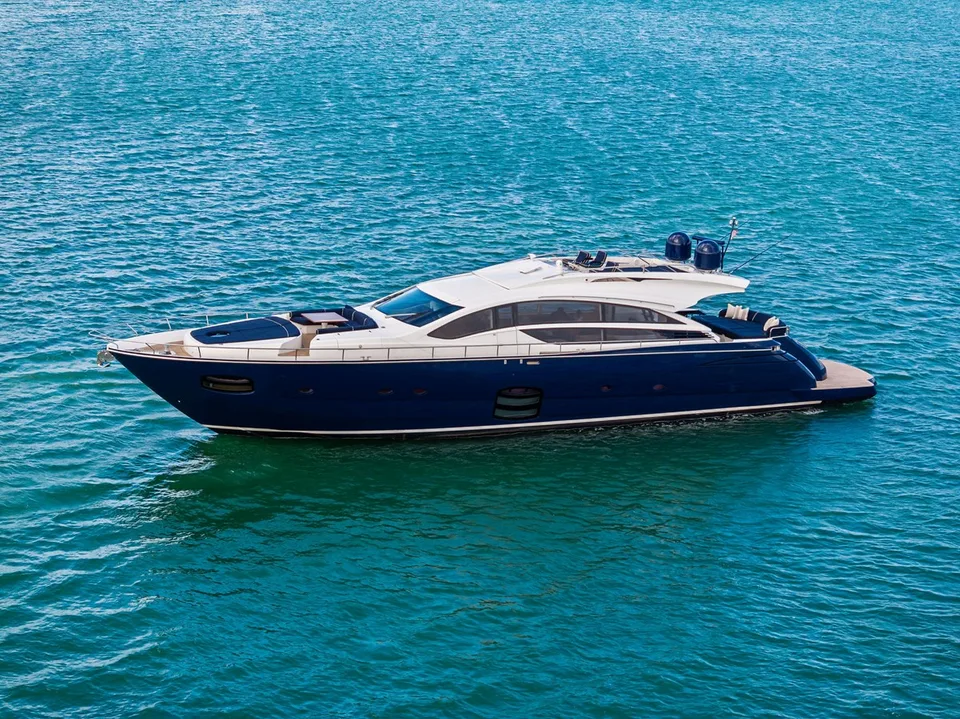 Pershing 82