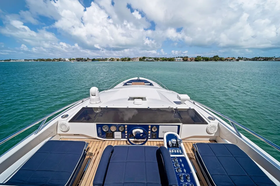 Pershing 82