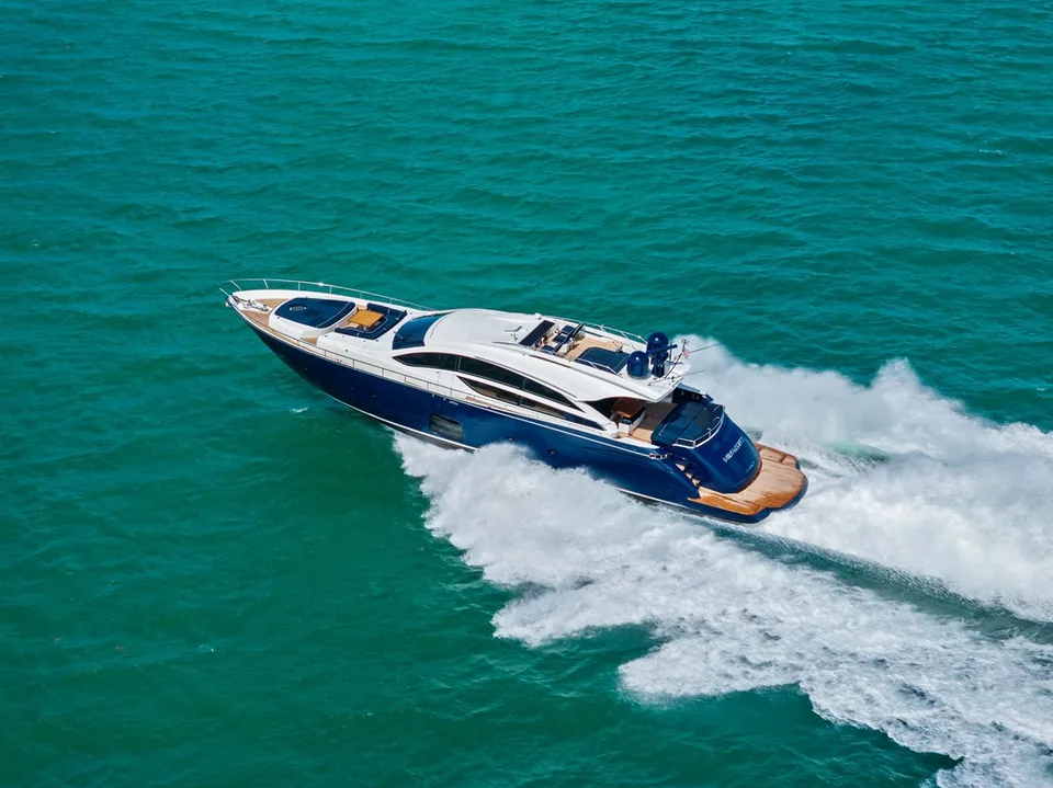 Pershing 82