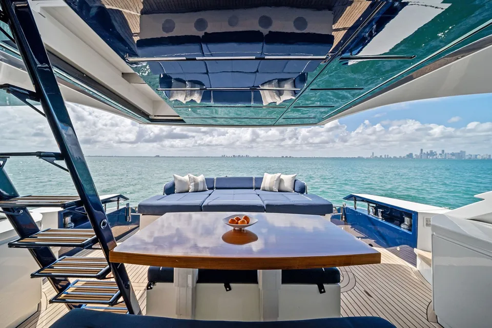 Pershing 82