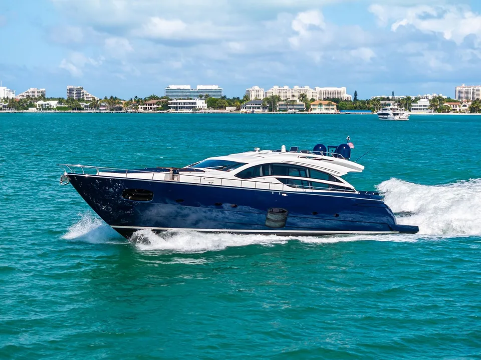 Pershing 82