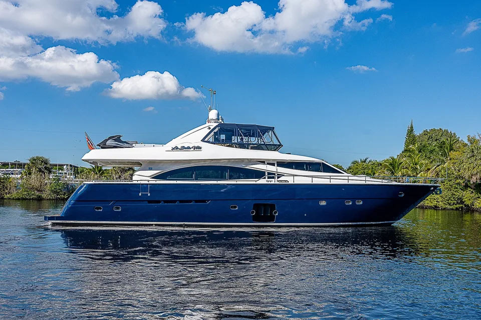 Ferretti Yachts 830