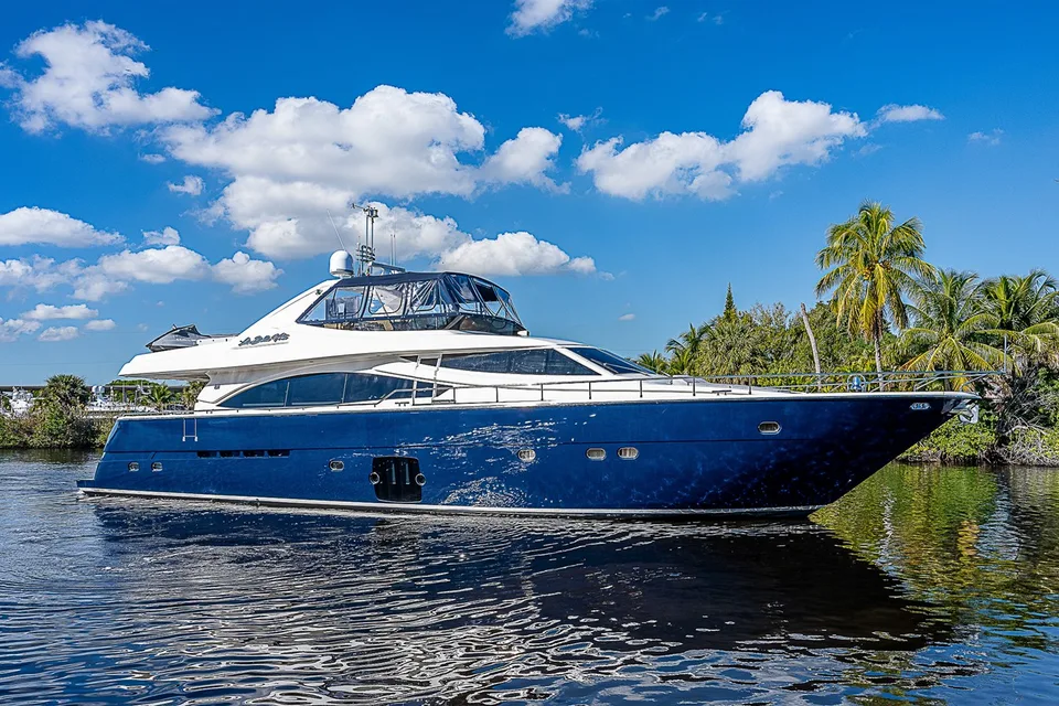 Ferretti Yachts 830