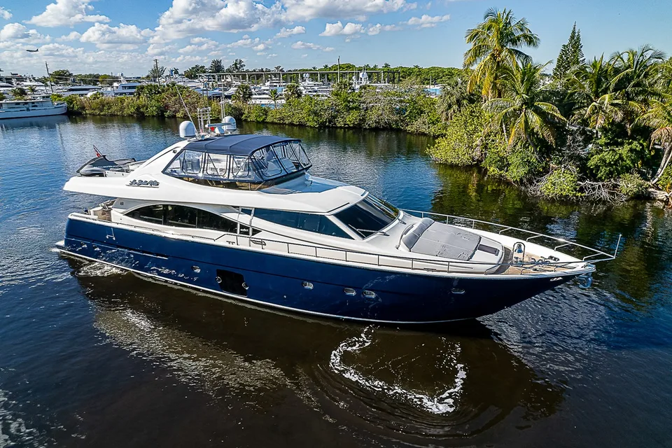 Ferretti Yachts 830
