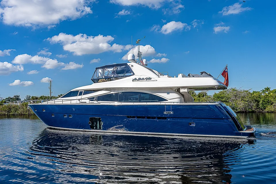 Ferretti Yachts 830