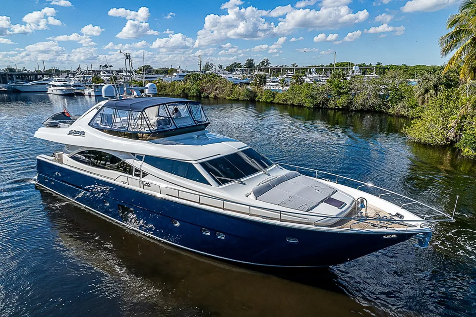 Ferretti Yachts 830