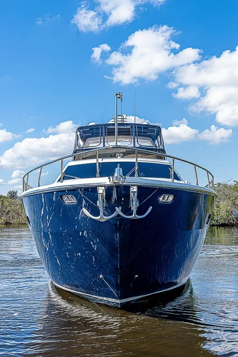 Ferretti Yachts 830