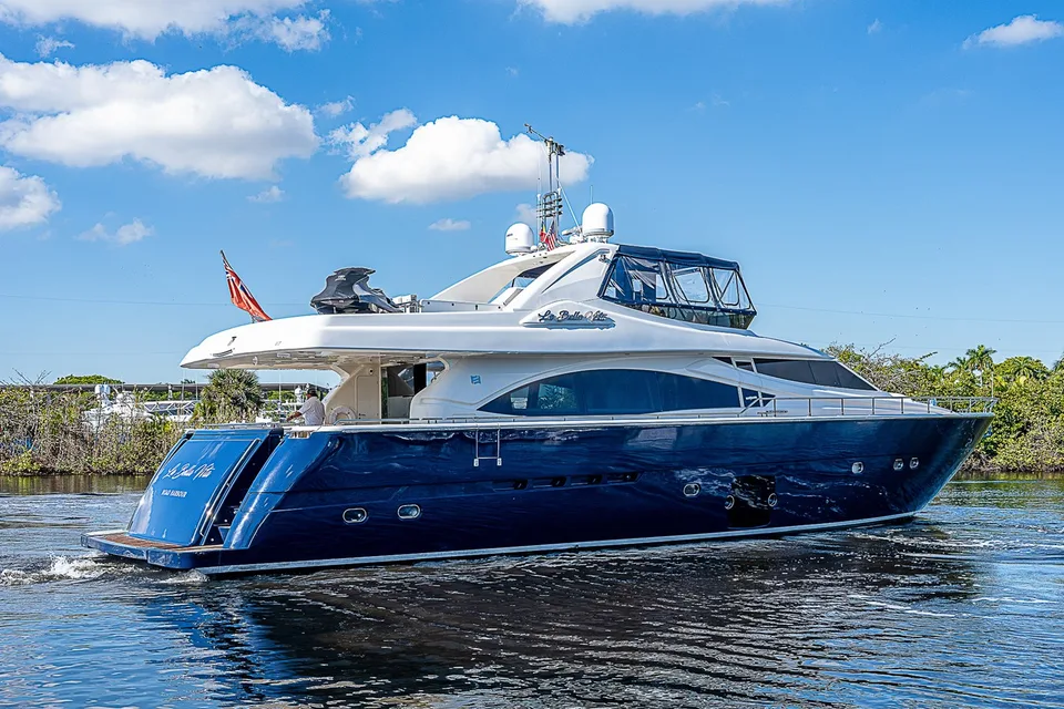 Ferretti Yachts 830