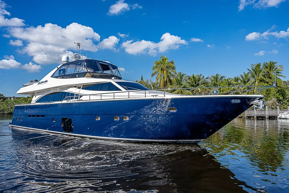 Ferretti Yachts 830