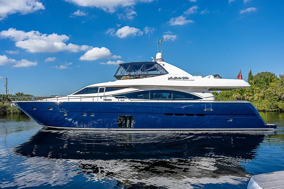 Ferretti Yachts 830