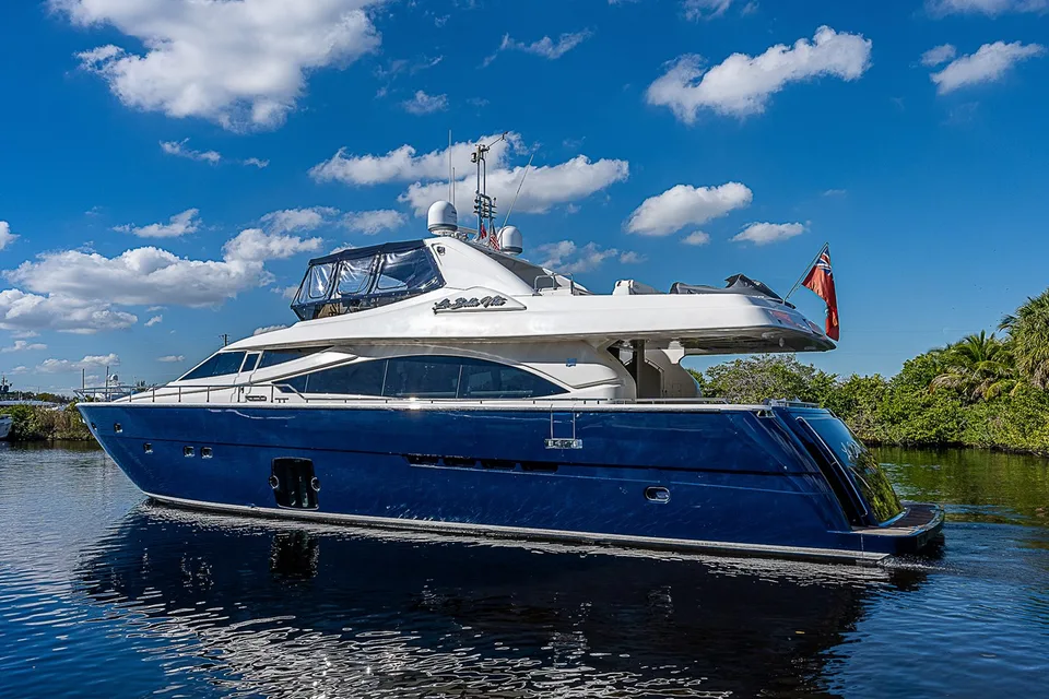 Ferretti Yachts 830