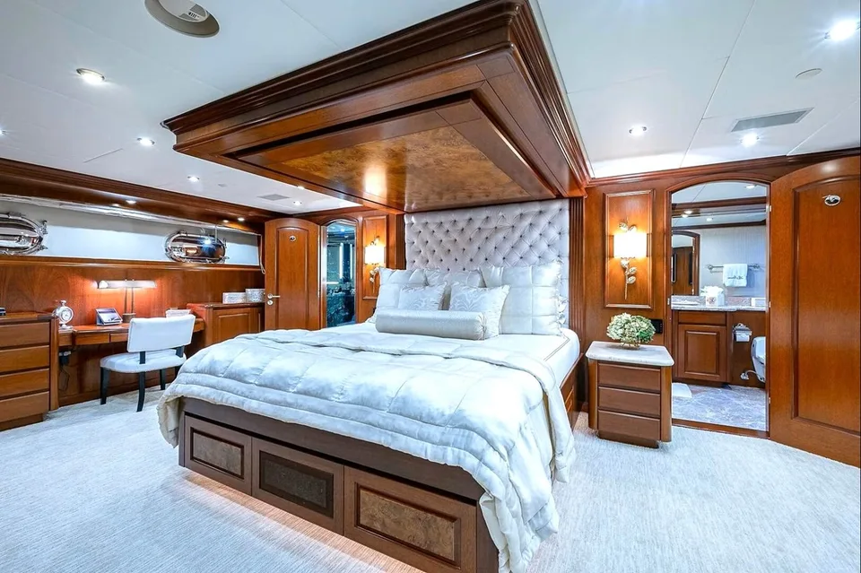 Christensen Raised Pilothouse
