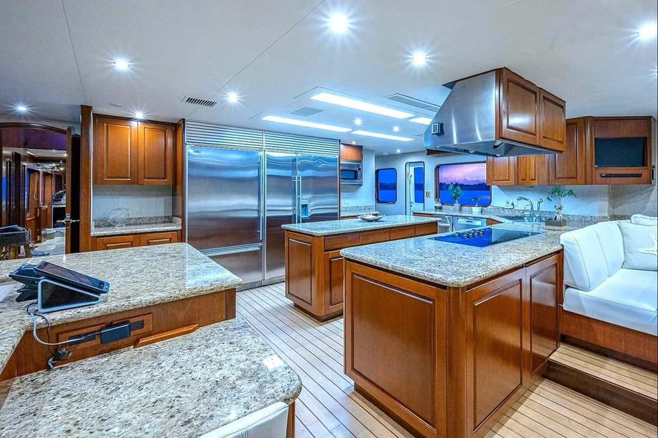 Christensen Raised Pilothouse