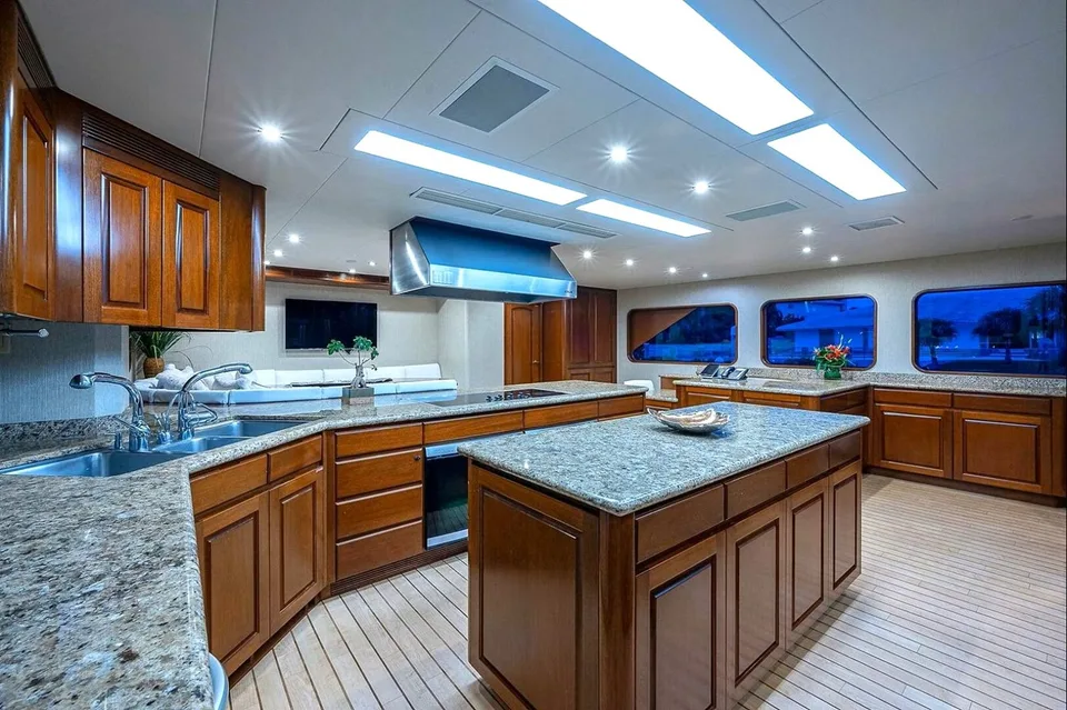 Christensen Raised Pilothouse