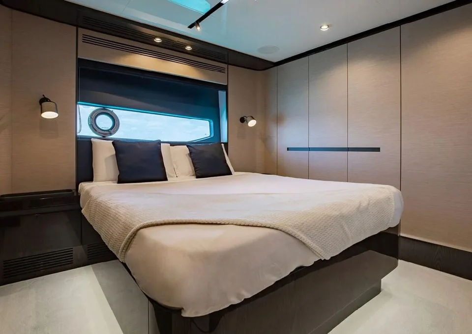 Azimut S10