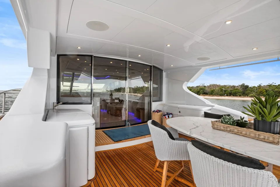 Warren 87 Skylounge Motor Yacht