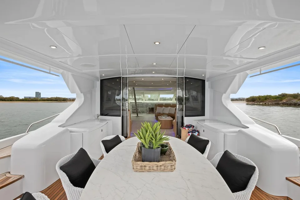 Warren 87 Skylounge Motor Yacht