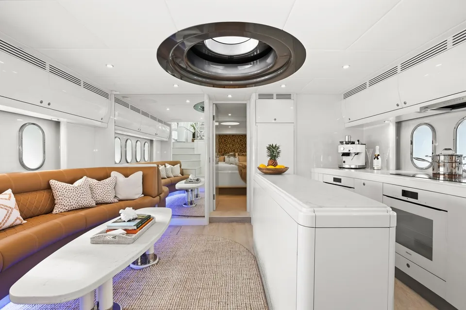 Warren 87 Skylounge Motor Yacht