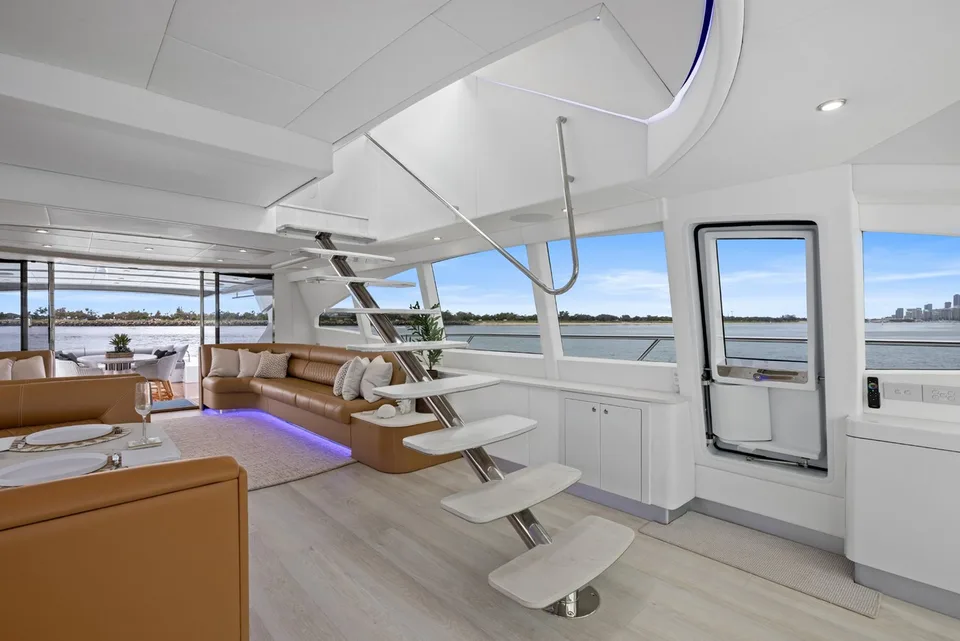 Warren 87 Skylounge Motor Yacht