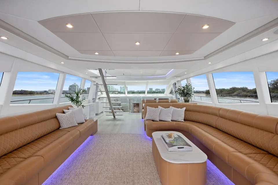 Warren 87 Skylounge Motor Yacht