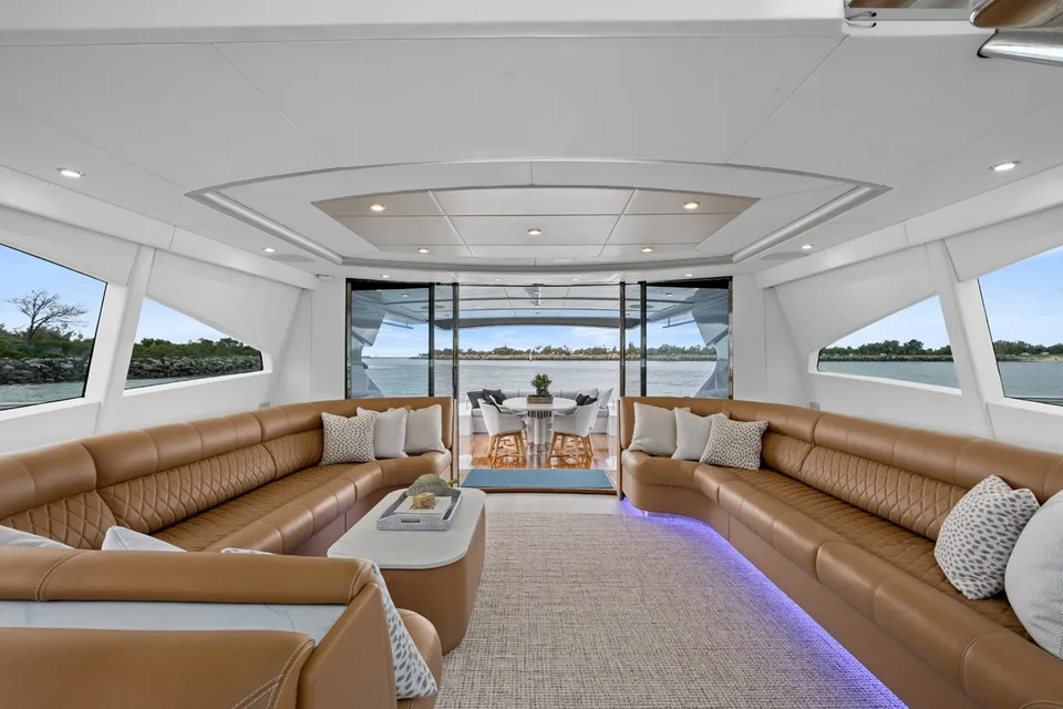 Warren 87 Skylounge Motor Yacht
