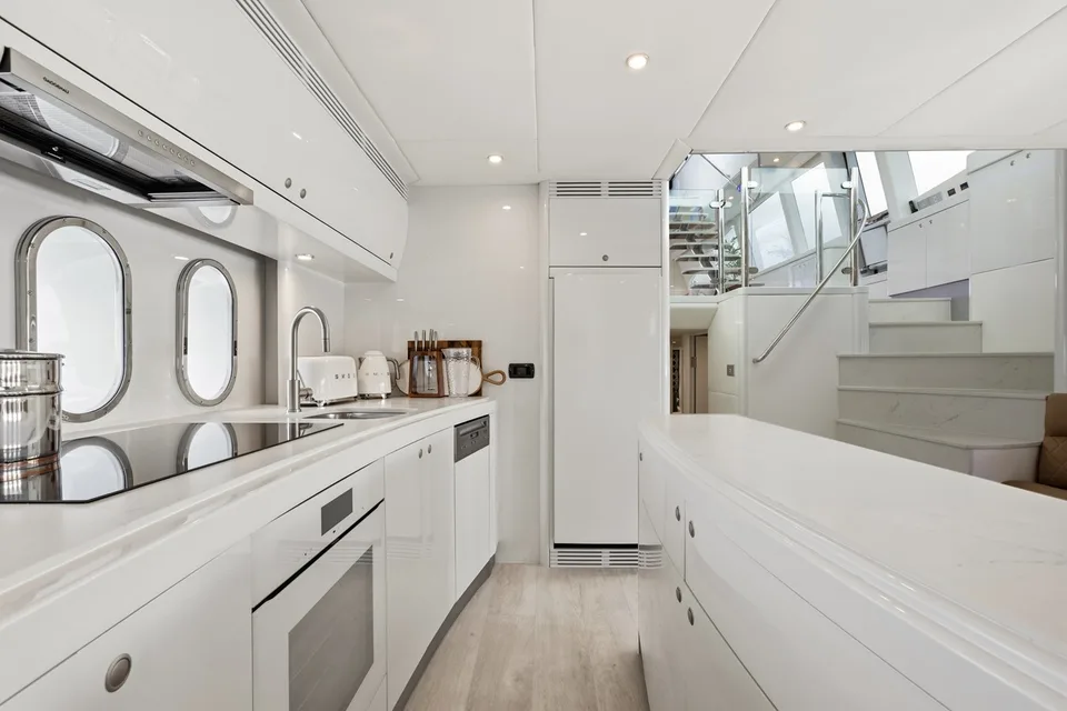 Warren 87 Skylounge Motor Yacht