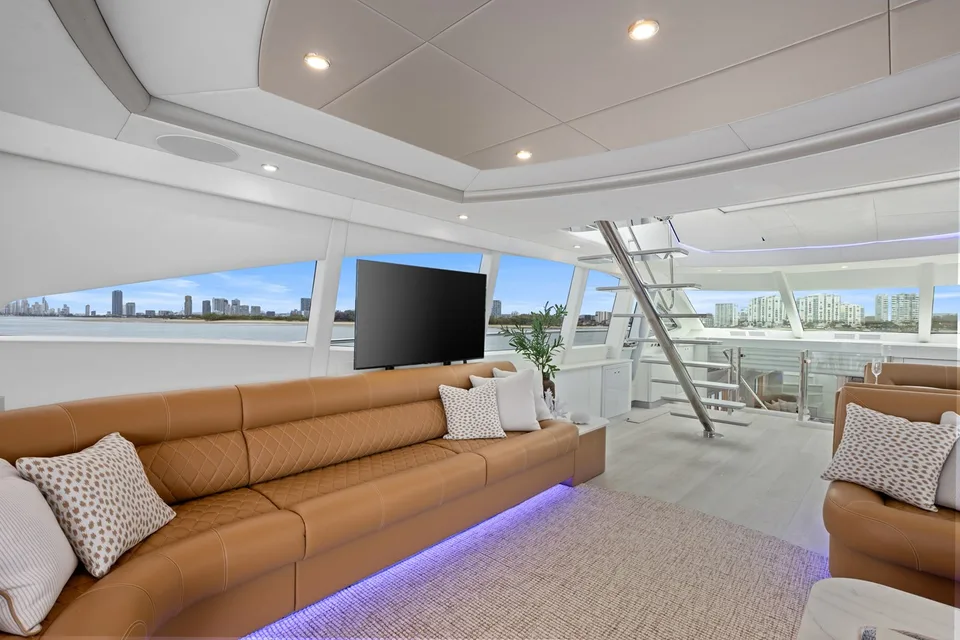 Warren 87 Skylounge Motor Yacht