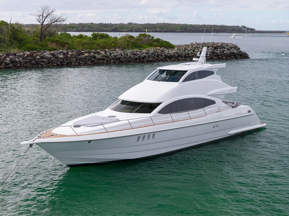 Warren 87 Skylounge Motor Yacht