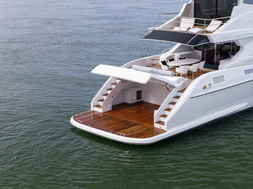 Warren 87 Skylounge Motor Yacht