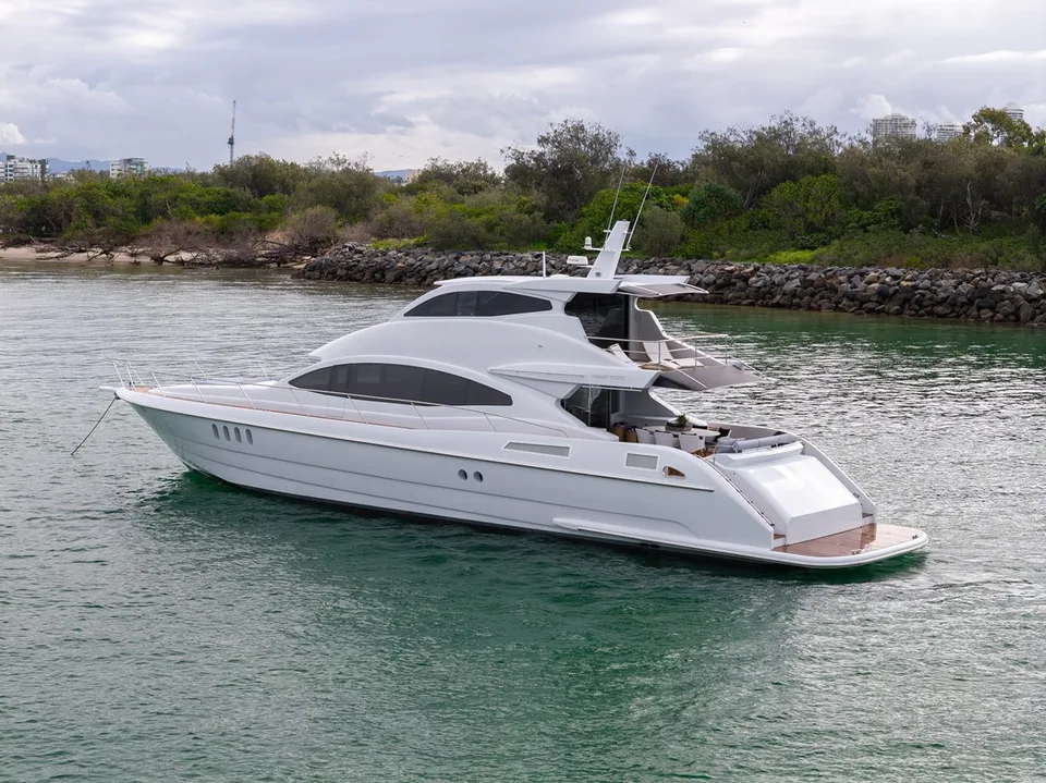 Warren 87 Skylounge Motor Yacht