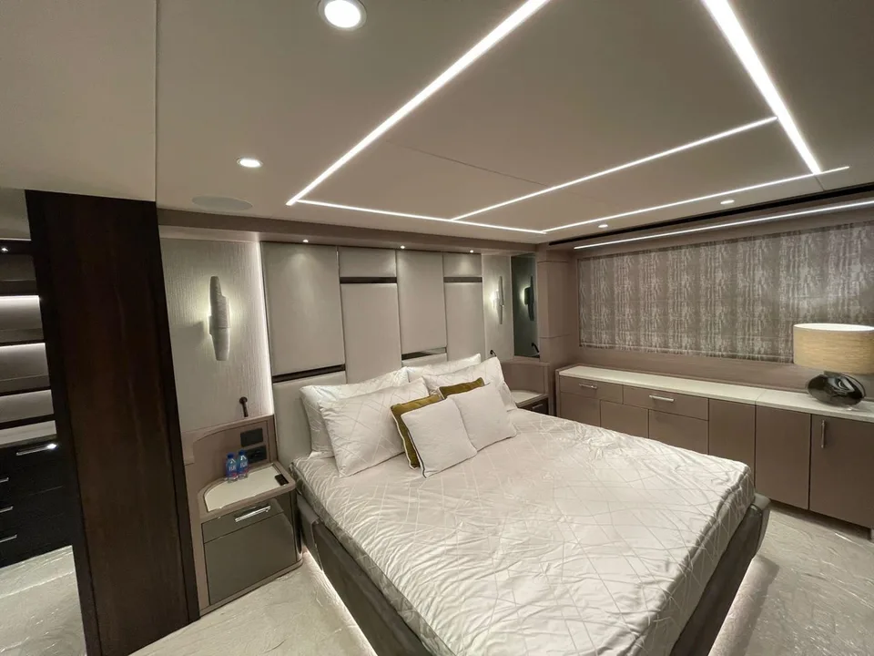Sunseeker 88 Yacht