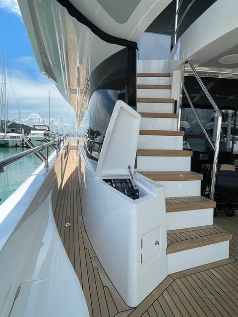 Sunseeker 88 Yacht
