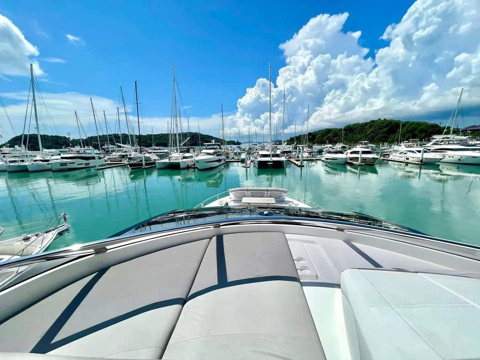 Sunseeker 88 Yacht