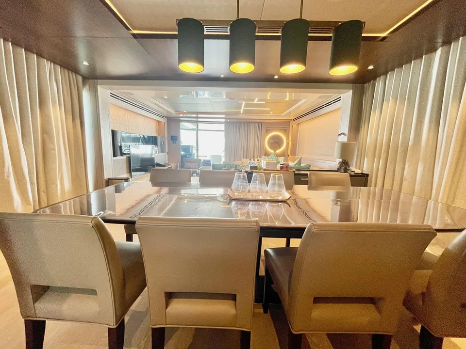Sunseeker 88 Yacht