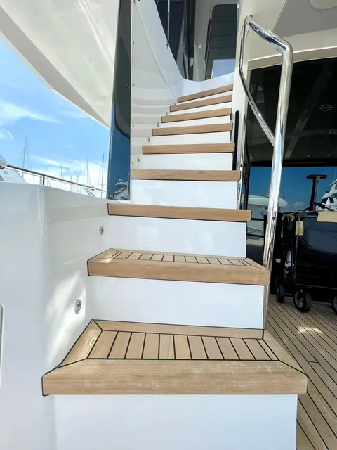 Sunseeker 88 Yacht
