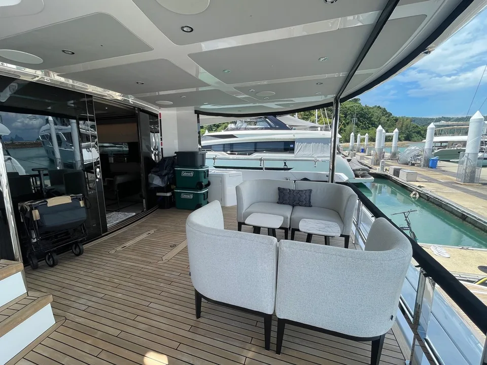 Sunseeker 88 Yacht