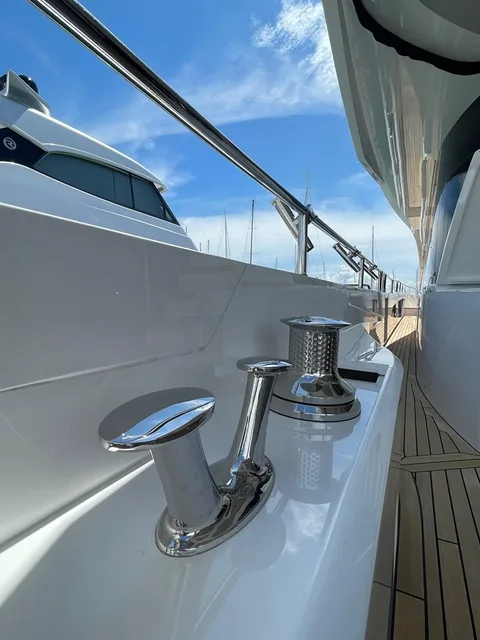 Sunseeker 88 Yacht