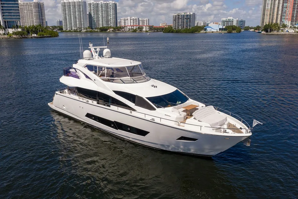 Sunseeker 86 YACHT