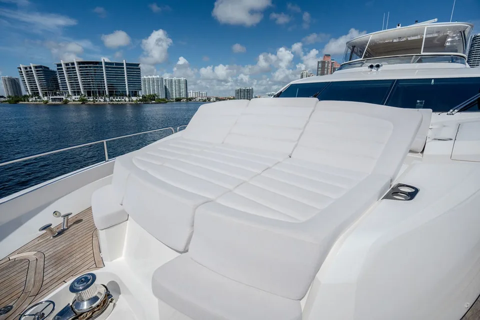 Sunseeker 86 YACHT